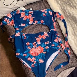 Swim suit one piece